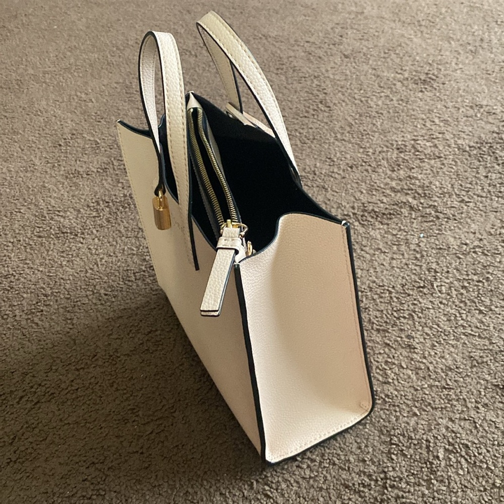 NWT- MARC JACOBS bag with strap and handle - Picture 7 of 11